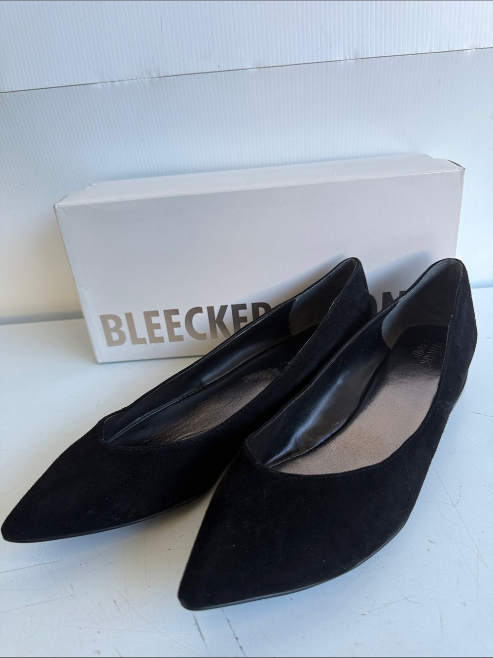 BLEECKER & BOND AUDREY BLACK FLATS SIZE 11 IN VERY GOOD CONDITION POINTED SHOES